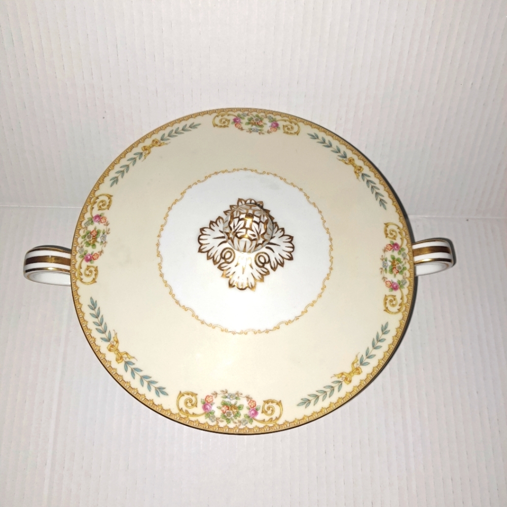 Dinner wear very beautiful can be used for Soup gravy.